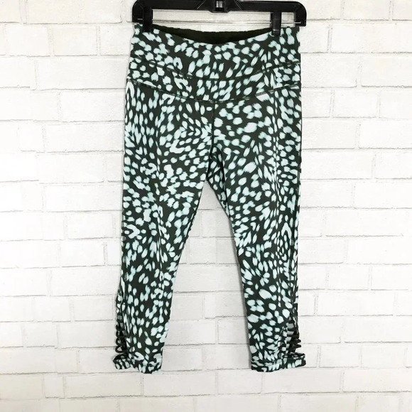 Zella Green & White Animal Print Crop Leggings Women's Size Medium - Picture 1 of 6